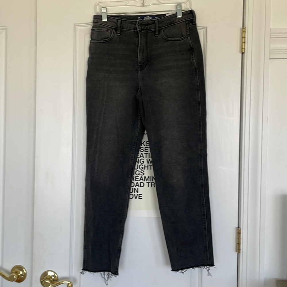 Hollister Black Ultra High-Rise Mom Jeans with Vintage Stretch Size 7R W28 L27